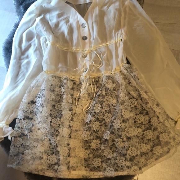 NEW Elegant Sheer Lace Top - Picture 1 of 9